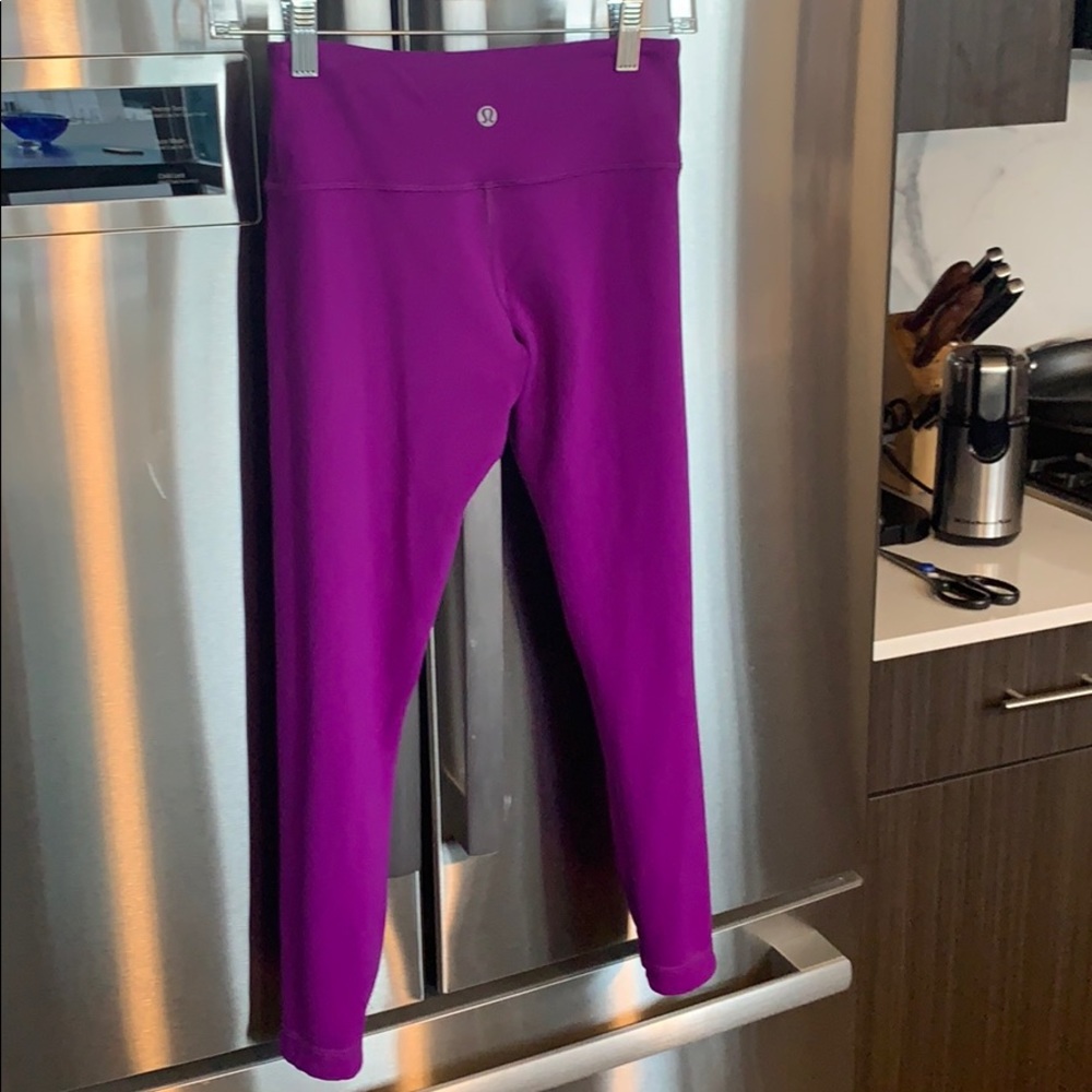 Lululemon Wunder Under Crops (Reversible) - Picture 3 of 8
